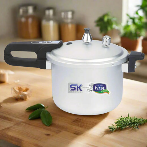 Topaz Pressure Cooker SK with Wide Open Bakelite Handles